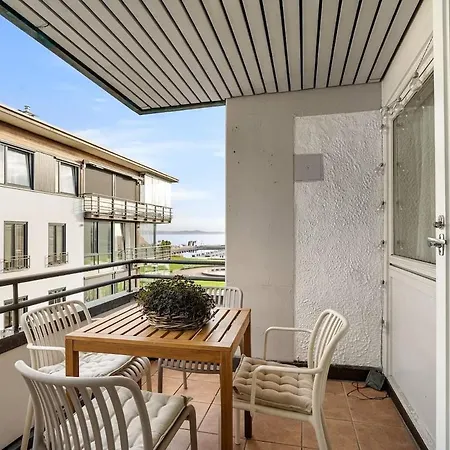 And Modern By The Sea דירה