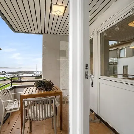 And Modern By The Sea דירה *